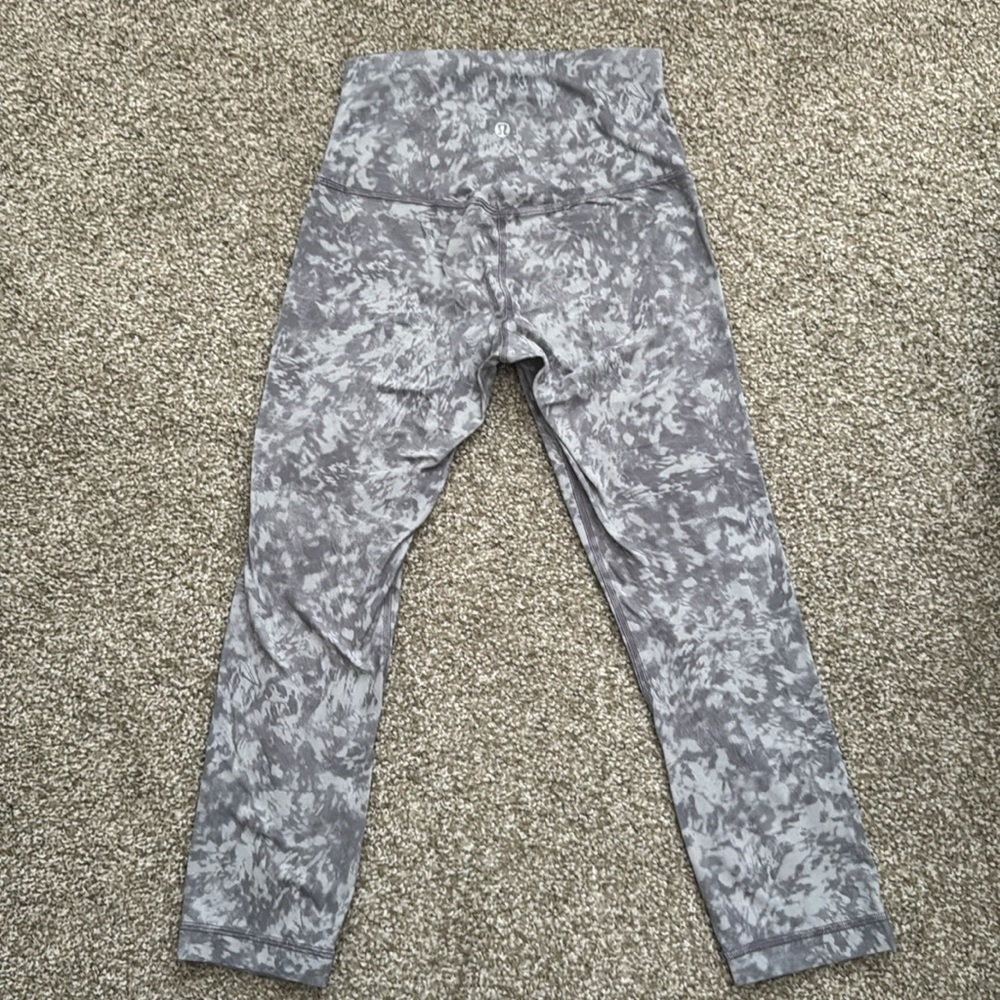 Cropped lululemon aligns